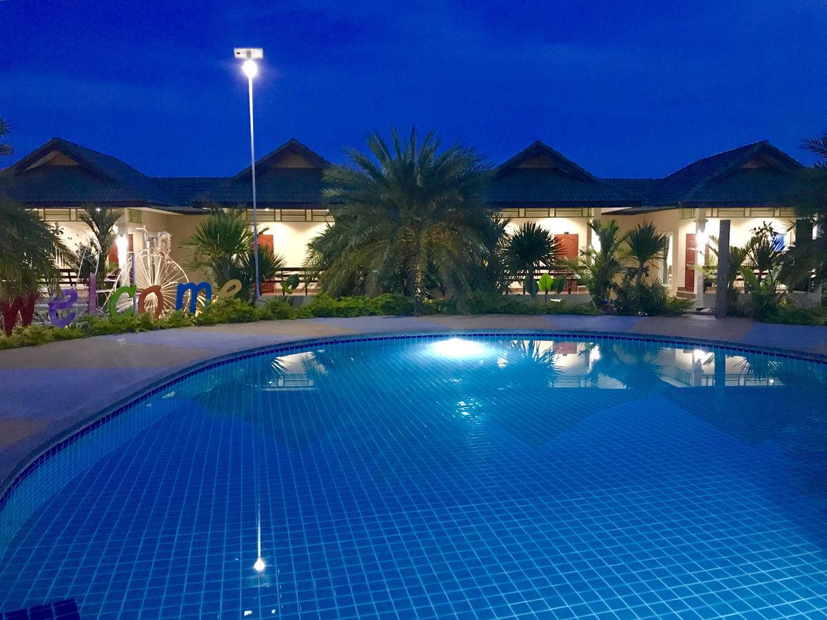 Hotel Huan Soontaree Ban Phe Exterior foto